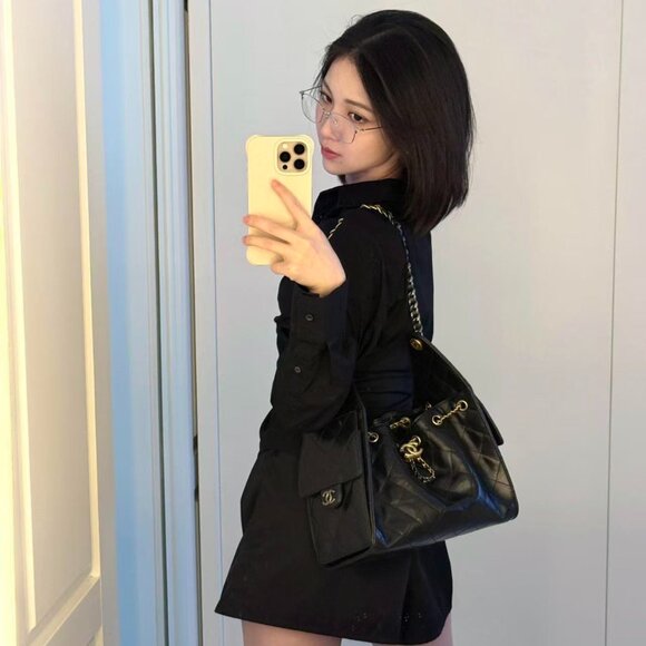 Classic CHANEL Bag: A Stylish and Versatile Choice for Elegance - Picture 5 of 5